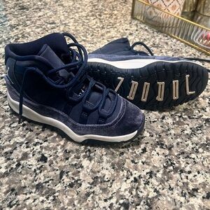 Kids Velvet Blue Jordan 11’s